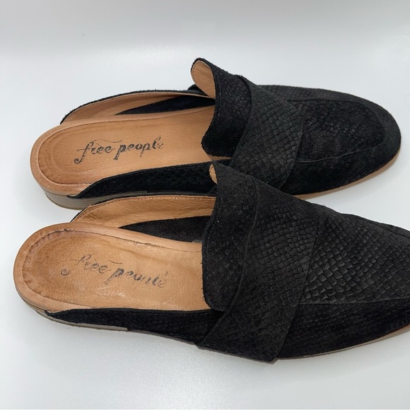 Free People Mules Size 38 EU Black Suede Snakeskin Slip On Loafer "At Ease" - Picture 7 of 11